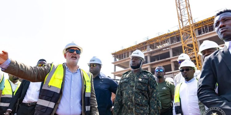 Programme Simandou 2040 : Gl Amara Camara évalue les travaux d’extension de l’Aéroport International Ahmed Sékou Touré et les chantiers de construction du centre directionnel de Koloma 1 Programme Simandou 2040 : Gl Amara Camara évalue les travaux d’extension de l’Aéroport International Ahmed Sékou Touré et les chantiers de construction du centre directionnel de Koloma