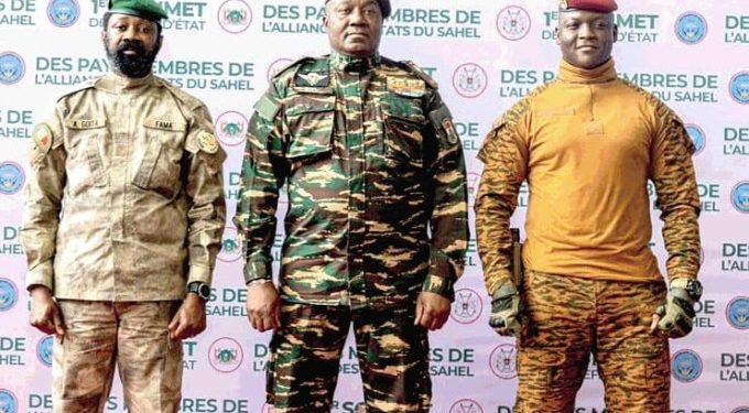 Espace AES : Les trois pays mettent leurs forces de défense et de sécurité en « état d’alerte maximale » (Déclaration) 1 Espace AES : Les trois pays mettent leurs forces de défense et de sécurité en « état d’alerte maximale » (Déclaration)