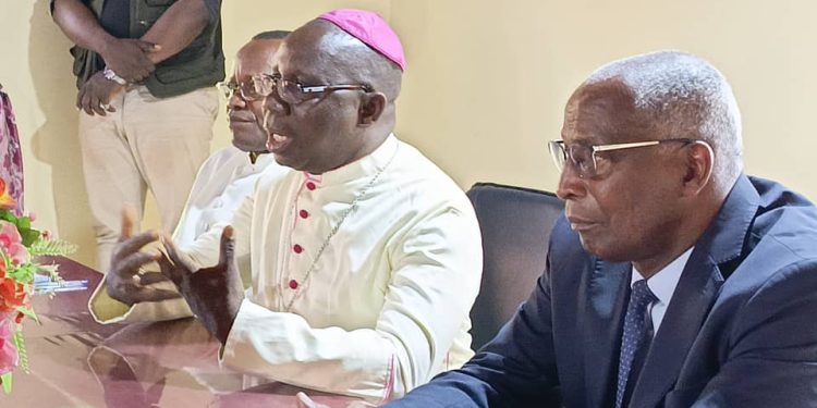 Évènements tragiques du 1er décembre : La conférence épiscopale assène ses « vérités » vis-à-vis des autorités et des acteurs politiques…(Africaguinee) 1 Évènements tragiques du 1er décembre : La conférence épiscopale assène ses « vérités » vis-à-vis des autorités et des acteurs politiques…(Africaguinee)