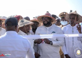 Kankan : Le Ministre Directeur de Cabinet Djiba Diakité  inaugure une centrale à oxygène et un centre de santé dans le cadre du Programme Simandou 2040