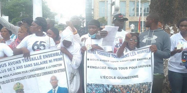 Urgent: Partis pour un sit-in à Kaloum, plusieurs enseignants contractuels ont été interpellés 1 Urgent: Partis pour un sit-in à Kaloum, plusieurs enseignants contractuels ont été interpellés