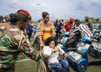 Gabon: le général Brice Oligui offre plus de 315 scooters aux personnes handicapées