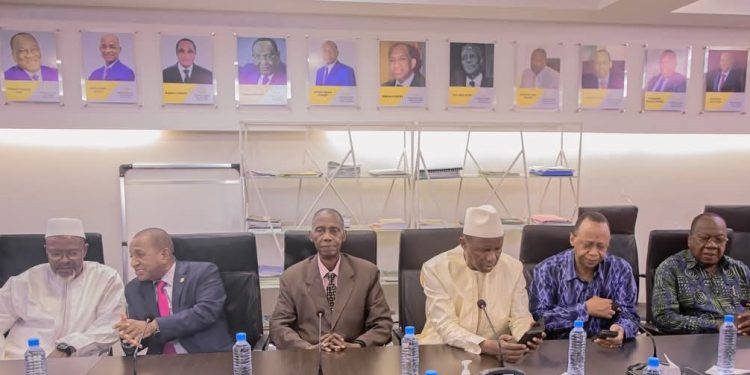 Palais de la Colomb: Bah Oury s'entretient avec 6 anciens premiers ministres de Conté à Condé 1 Palais de la Colomb: Bah Oury s’entretient avec 6 anciens premiers ministres de Conté à Condé