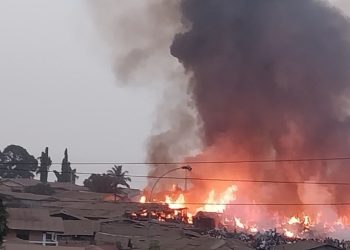 Dabondy, un incendie se déclare dans un atelier de menuiserie et fait des dégâts