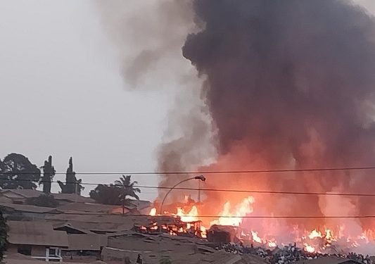 Dabondy, un incendie se déclare dans un atelier de menuiserie et fait des dégâts 1 Dabondy, un incendie se déclare dans un atelier de menuiserie et fait des dégâts