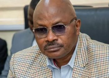 Carte nationale d’identité biométrique gratuite en Guinée : une mesure présidentielle freinée par des obstacles administratifs (Par A. Sakho)