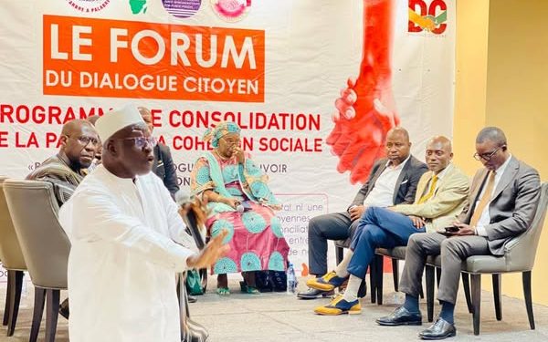 La paix, la cohésion sociale… les maitres mots du forum du dialogue citoyen! 1 La paix, la cohésion sociale… les maitres mots du forum du dialogue citoyen!