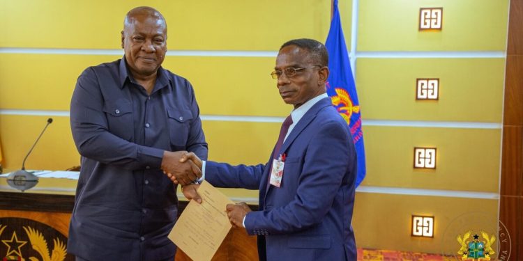 Ghana : le président Mahama déclare son patrimoine auprès du vérificateur général 1 Ghana : le président Mahama déclare son patrimoine auprès du vérificateur général