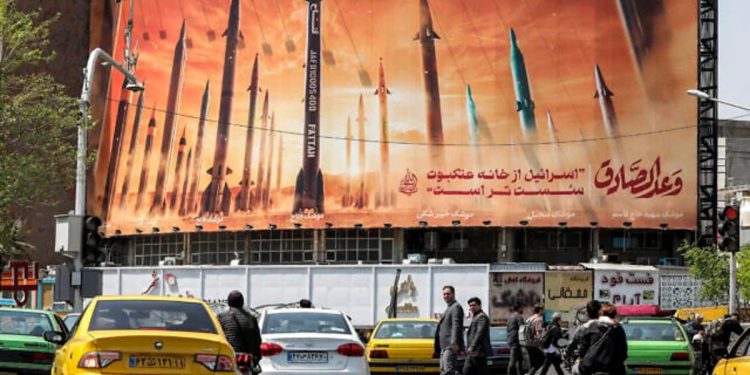 L’Iran présente un nouveau missile balistique à longue portée 1 L’Iran présente un nouveau missile balistique à longue portée