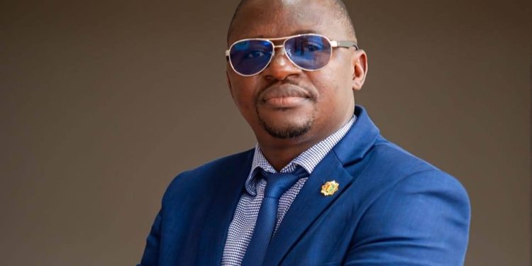 Que sait le ministre des affaires étrangères de la nouvelle constitution? Le rapporteur de la commission des lois au CNT précise les choses 1 Que sait le ministre des affaires étrangères de la nouvelle constitution? Le rapporteur de la commission des lois au CNT précise les choses