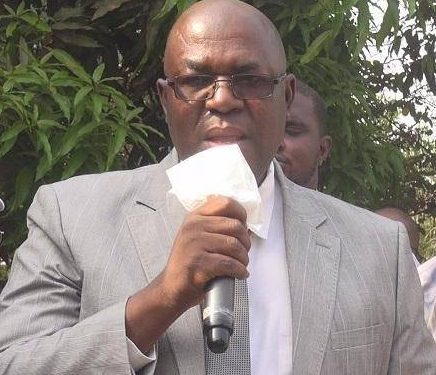 "Où est ce que la Guinée va?" s'interroge Dr Faya Millimouno au sit-in pour la libération d'Aliou Bah. 1 « Où est ce que la Guinée va? » s’interroge Dr Faya Millimouno au sit-in pour la libération d’Aliou Bah.