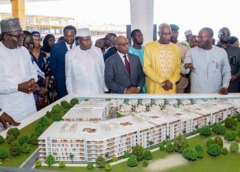 Le Premier Ministre préside la cérémonie de présentation du projet de résidence Calao de Kipé avec Kakandé IMMO