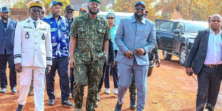 Raffinerie d’alumine : Le Président du Comité Stratégique de l’Accord-Cadre Sino-Guinéen Djiba DIAKITÉ préside le démarrage effectif des travaux de construction de la raffinerie d’alumine de SPIC dans la préfecture de Boffa 1 Raffinerie d’alumine : Le Président du Comité Stratégique de l’Accord-Cadre Sino-Guinéen Djiba DIAKITÉ préside le démarrage effectif des travaux de construction de la raffinerie d’alumine de SPIC dans la préfecture de Boffa
