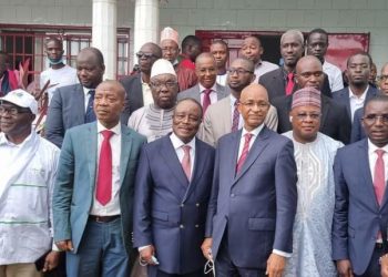 Référendum en 2025: Certains acteurs politiques y voient un jeu de dupe