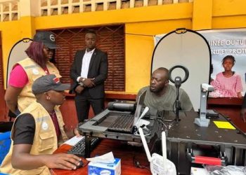 Recensement biométrique: une cohorte de ministres de la présidence et du gouvernement lance les opérations à Kaloum