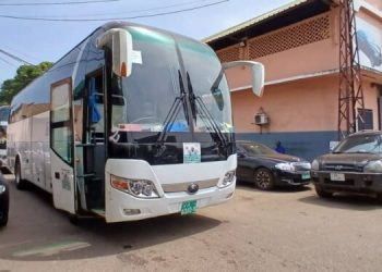 Pèlerinage catholique à Boffa: le président Doumbouya met à disposition 11 bus pour le transport des fidèles