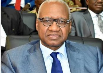 Biographie : « La robe et le boubou » : l’itinéraire de Cheick Sako décrit par Pascal Plat