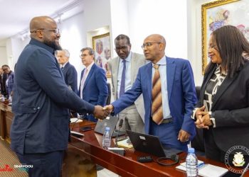 𝗣𝗥𝗢𝗚𝗥𝗔𝗠𝗠𝗘 𝗦𝗜𝗠𝗔𝗡𝗗𝗢𝗨 𝟮𝟬𝟰𝟬 : 𝗟𝗲 𝗣𝗿𝗲́𝘀𝗶𝗱𝗲𝗻𝘁 𝗱𝘂 𝗖𝗼𝗺𝗶𝘁𝗲́ 𝗦𝘁𝗿𝗮𝘁𝗲́𝗴𝗶𝗾𝘂𝗲 𝗱𝗲 𝗦𝗶𝗺𝗮𝗻𝗱𝗼𝘂, 𝗗𝗷𝗶𝗯𝗮 𝗗𝗜𝗔𝗞𝗜𝗧𝗘́ 𝗿𝗲𝗰̧𝗼𝗶𝘁 𝘂𝗻𝗲 𝗱𝗲́𝗹𝗲́𝗴𝗮𝘁𝗶𝗼𝗻 𝗱𝗲 𝗹𝗮 𝗕𝗮𝗻𝗾𝘂𝗲 𝗠𝗼𝗻𝗱𝗶𝗮𝗹𝗲