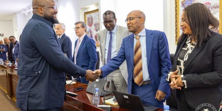 𝗣𝗥𝗢𝗚𝗥𝗔𝗠𝗠𝗘 𝗦𝗜𝗠𝗔𝗡𝗗𝗢𝗨 𝟮𝟬𝟰𝟬 : 𝗟𝗲 𝗣𝗿𝗲́𝘀𝗶𝗱𝗲𝗻𝘁 𝗱𝘂 𝗖𝗼𝗺𝗶𝘁𝗲́ 𝗦𝘁𝗿𝗮𝘁𝗲́𝗴𝗶𝗾𝘂𝗲 𝗱𝗲 𝗦𝗶𝗺𝗮𝗻𝗱𝗼𝘂, 𝗗𝗷𝗶𝗯𝗮 𝗗𝗜𝗔𝗞𝗜𝗧𝗘́ 𝗿𝗲𝗰̧𝗼𝗶𝘁 𝘂𝗻𝗲 𝗱𝗲́𝗹𝗲́𝗴𝗮𝘁𝗶𝗼𝗻 𝗱𝗲 𝗹𝗮 𝗕𝗮𝗻𝗾𝘂𝗲 𝗠𝗼𝗻𝗱𝗶𝗮𝗹𝗲 1 𝗣𝗥𝗢𝗚𝗥𝗔𝗠𝗠𝗘 𝗦𝗜𝗠𝗔𝗡𝗗𝗢𝗨 𝟮𝟬𝟰𝟬 : 𝗟𝗲 𝗣𝗿𝗲́𝘀𝗶𝗱𝗲𝗻𝘁 𝗱𝘂 𝗖𝗼𝗺𝗶𝘁𝗲́ 𝗦𝘁𝗿𝗮𝘁𝗲́𝗴𝗶𝗾𝘂𝗲 𝗱𝗲 𝗦𝗶𝗺𝗮𝗻𝗱𝗼𝘂, 𝗗𝗷𝗶𝗯𝗮 𝗗𝗜𝗔𝗞𝗜𝗧𝗘́ 𝗿𝗲𝗰̧𝗼𝗶𝘁 𝘂𝗻𝗲 𝗱𝗲́𝗹𝗲́𝗴𝗮𝘁𝗶𝗼𝗻 𝗱𝗲 𝗹𝗮 𝗕𝗮𝗻𝗾𝘂𝗲 𝗠𝗼𝗻𝗱𝗶𝗮𝗹𝗲