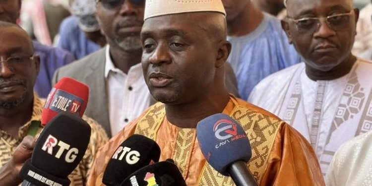Vaccination des pèlerins guinéens, le centre de la mosquée Fofanayah n'a reçu qu'un vaccin pour le moment, les agents promettent d'appeler pour le second, dès que disponible! 1 Vaccination des pèlerins guinéens, le centre de la mosquée Fofanayah n’a reçu qu’un vaccin pour le moment, les agents promettent d’appeler pour le second, dès que disponible!