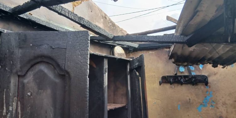 Urgent!! Un incendie ravage tout chez le journaliste Aly Sylla, pas de perte en vie humaine 1 Urgent!! Un incendie ravage tout chez le journaliste Aly Sylla, pas de perte en vie humaine