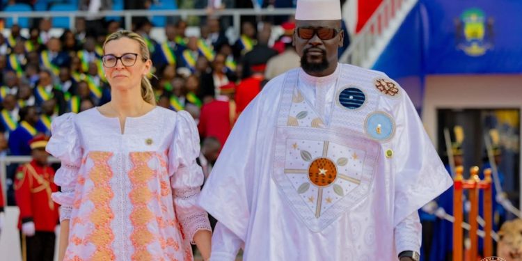 Coopération bilatérale: Le Général Mamadi DOUMBOUYA marque sa présence à l'investiture du président gabonais élu. 1 Coopération bilatérale: Le Général Mamadi DOUMBOUYA marque sa présence à l’investiture du président gabonais élu.