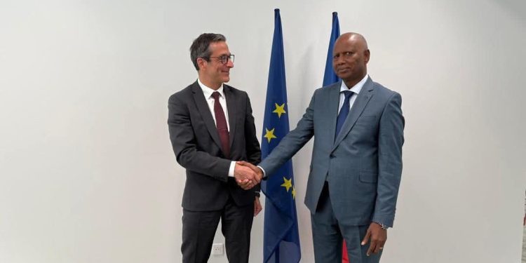 France 🇫🇷 : Referendum et Élection au menu des Ă©changes entre le PrĂ©sident de la HAC #Guinee et le nouveau PrĂ©sident de l’ARCOM FRANCE  1 France 🇫🇷 : Referendum et Élection au menu des Ă©changes entre le PrĂ©sident de la HAC #Guinee et le nouveau PrĂ©sident de l’ARCOM FRANCEÂ