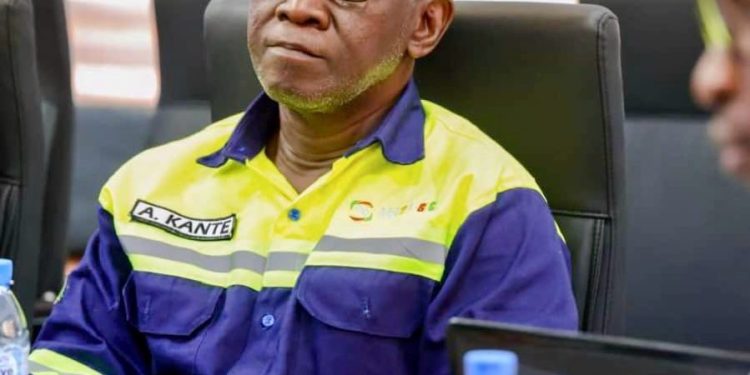 Journée internationale du travail : les employés de la société AGB2A-GIC célèbrent Ahmed Kanté et reconnaissent ses efforts 1 Journée internationale du travail : les employés de la société AGB2A-GIC célèbrent Ahmed Kanté et reconnaissent ses efforts