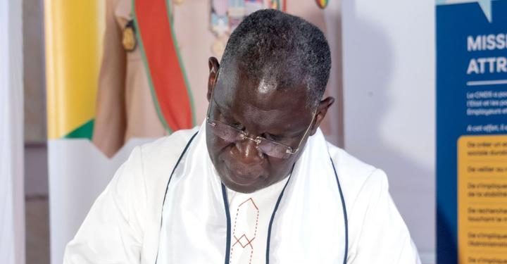 Guinée : Ahmed Kanté parmi les signataires d’un pacte historique pour la stabilité sociale et économique 1 Guinée : Ahmed Kanté parmi les signataires d’un pacte historique pour la stabilité sociale et économique
