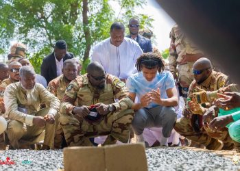 𝗧𝗮𝗯𝗮𝘀𝗸𝗶 𝟮𝟬𝟮𝟱 𝗮̀ 𝗞𝗮𝗻𝗸𝗮𝗻 : 𝗟𝗲 𝗣𝗿𝗲́𝘀𝗶𝗱𝗲𝗻𝘁 𝗱𝗲 𝗹𝗮 𝗥𝗲́𝗽𝘂𝗯𝗹𝗶𝗾𝘂𝗲 𝗦.𝗘 𝗹𝗲 𝗚𝗲́𝗻𝗲́𝗿𝗮𝗹 𝗠𝗮𝗺𝗮𝗱𝗶 𝗗𝗢𝗨𝗠𝗕𝗢𝗨𝗬𝗔 𝘀𝗲 𝗿𝗲𝗰𝘂𝗲𝗶𝗹𝗹𝗲 𝘀𝘂𝗿 𝗹𝗮 𝘁𝗼𝗺𝗯𝗲 𝗱𝗲 𝘀𝗼𝗻 𝗱𝗲́𝗳𝘂𝗻𝘁 𝗽𝗲̀𝗿𝗲 𝗮𝘂 𝗰𝗶𝗺𝗲𝘁𝗶𝗲̀𝗿𝗲 𝗱𝗲 𝗦𝗶𝗻𝗸𝗲́𝗳𝗿𝗮 (𝗞𝗮𝗻𝗸𝗮𝗻) 