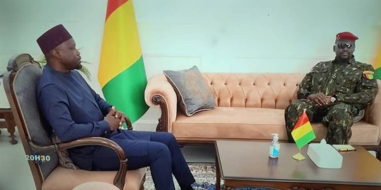 "Le Président Doumbouya est un ami, il est un frère que j'ai..." dixit Ousmane Sonko au sortir de la présidence. 1 « Le Président Doumbouya est un ami, il est un frère que j’ai… » dixit Ousmane Sonko au sortir de la présidence.