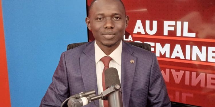 Urgent! Le journaliste Thierno Amadou M&rsquo;Bonet Camara en garde-à-vue suite à la plainte du conseiller personnel du président Doumbouya!