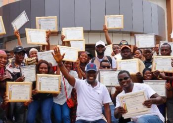 Ratoma: Ahmed Sékou remet les certificats d’accomplissement citoyen aux bénévoles engagés
