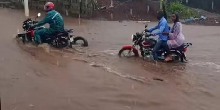 Fortes pluies dans le Grand Conakry: l'ANGUCH dénombre 713 ménages avec plus de 4000 personnes impactés 1 Fortes pluies dans le Grand Conakry: l’ANGUCH dénombre 713 ménages avec plus de 4000 personnes impactés