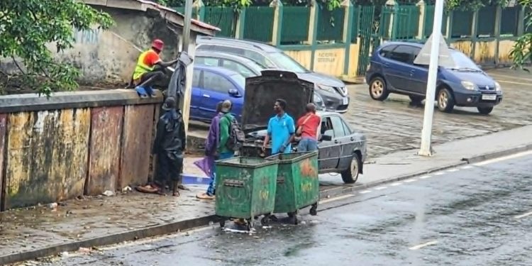 Kaloum : Quand une école devient un temple pour des drogués à proximité de la bourse du travail ! 1 Kaloum : Quand une école devient un temple pour des drogués à proximité de la bourse du travail !