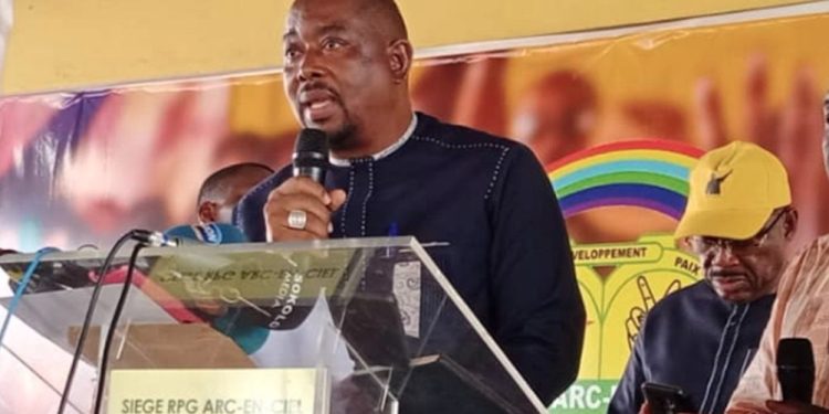Djenab Touré, directrice générale de la DGE: qu'en pense l'ancien ministre Marc Yombouno du RPG AEC? 1 Djenab Touré, directrice générale de la DGE: qu’en pense l’ancien ministre Marc Yombouno du RPG AEC?