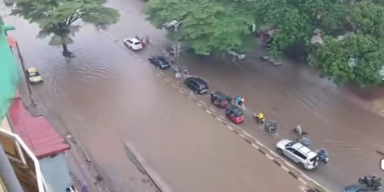 Pluies diluviennes dans le grand Conakry: l&rsquo;AGEROUTE fait un point des dégâts et invite à la prudence