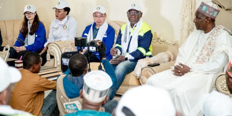 Labé : Ahmed Kanté rend visite au grand imam Elhadj Badrou Bah pour solliciter bénédictions et prières