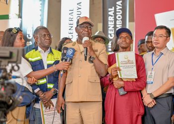 Kindia : le Gouverneur Aboubacar Sidiki Diakité et Ahmed Kanté saluent l’engagement des jeunes pour la vulgarisation de la nouvelle Constitution