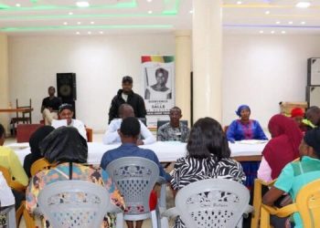 Ratoma: les 11 filles retenues pour la « bourse du maire » reçues par Ahmed Sékou Traoré