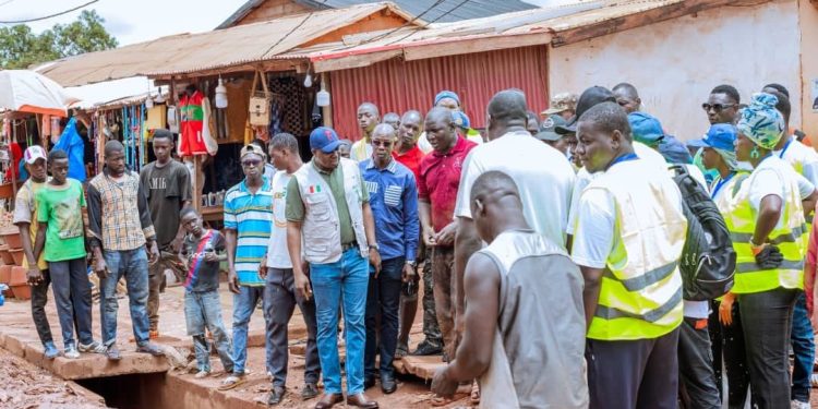 Inondations à Siguiri : le PDS Souleymane Koita salue l’accompagnement de GGE et fustige l’indifférence de la SAG 1 Inondations à Siguiri : le PDS Souleymane Koita salue l’accompagnement de GGE et fustige l’indifférence de la SAG