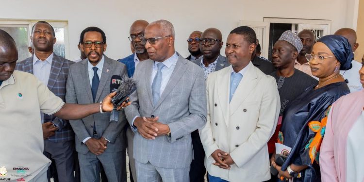 En visite à l'EDG, le premier ministre salue les reformes et motive l'équipe de Gando Barry 1 En visite à l’EDG, le premier ministre salue les reformes et motive l’équipe de Gando Barry