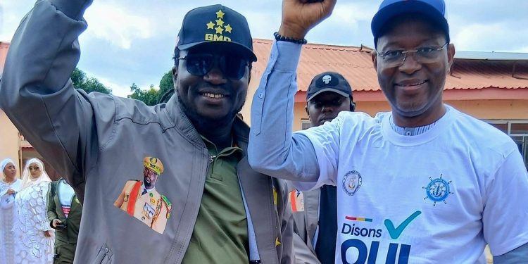 DABAOLA: Biro Diallo DG du port en première ligne de la marche blanche pour le ''OUI'' à la nouvelle constitution 1 DABAOLA: Biro Diallo DG du port en première ligne de la marche blanche pour le  »OUI » à la nouvelle constitution