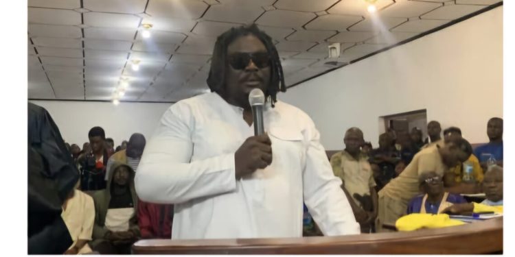 Procès Singleton à Coyah : la famille Traoré pardonne à l'artiste mais la procédure continue selon les lois guinéennes 1 Procès Singleton à Coyah : la famille Traoré pardonne à l’artiste mais la procédure continue selon les lois guinéennes