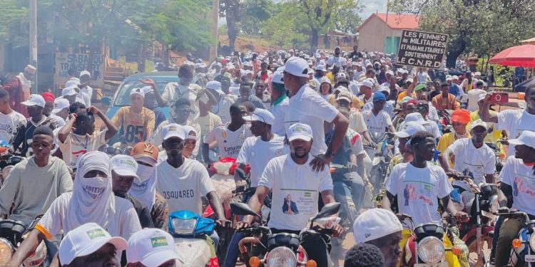 Campagne référendaire: Sékouba Diack Diakité boucle sa tournée dans la ville sainte de Dinguiraye en appel au retrait des cartes d'électeurs 1 Campagne référendaire: Sékouba Diack Diakité boucle sa tournée dans la ville sainte de Dinguiraye en appel au retrait des cartes d’électeurs