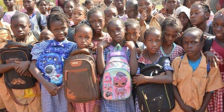 Report de la rentrée scolaire : quand le ministère invoque la sollicitude du MATD, le SLECG parle de la portée de son mémo, le SNE avance une priorité préalable. 1 Report de la rentrée scolaire : quand le ministère invoque la sollicitude du MATD, le SLECG parle de la portée de son mémo, le SNE avance une priorité préalable.