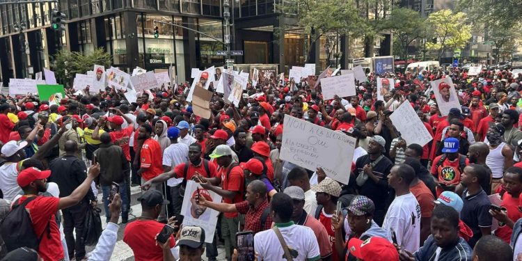 Guinée: le ROADDH et la CODDH appellent les autorités à lever l’interdiction de manifester et à protéger les défenseurs des droits humains (Déclaration)