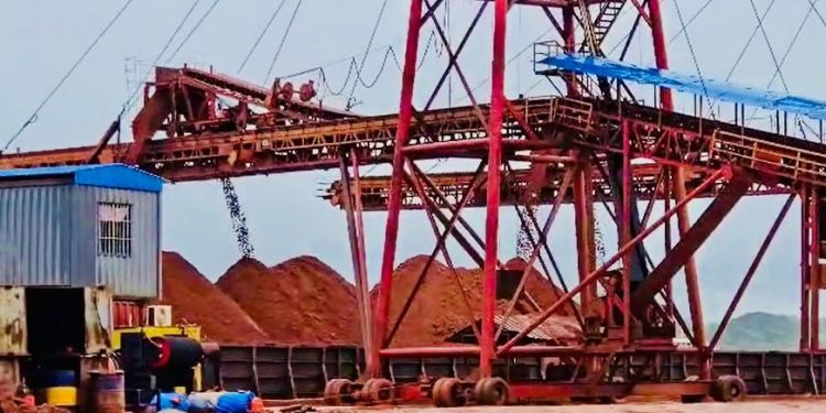 Retrait des permis miniers: la société Axis Minerals réclame plus d'un milliards de dommages à la Guinée 1 Retrait des permis miniers: la société Axis Minerals réclame plus d’un milliards de dommages à la Guinée