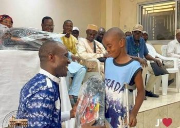 Education de base: la Mairie de Ratoma offre des kits scolaires à 110 enfants issus des 11 quartiers 7 Education de base: la Mairie de Ratoma offre des kits scolaires à 110 enfants issus des 11 quartiers