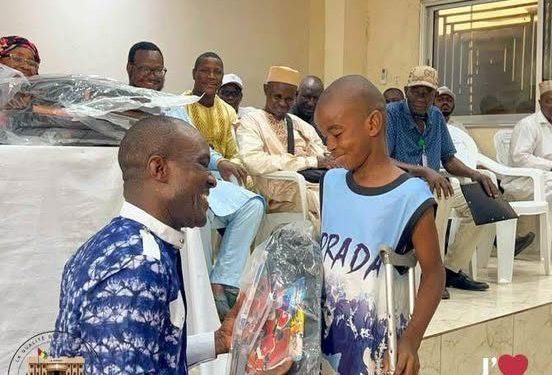 Education de base: la Mairie de Ratoma offre des kits scolaires à 110 enfants issus des 11 quartiers 1 Education de base: la Mairie de Ratoma offre des kits scolaires à 110 enfants issus des 11 quartiers